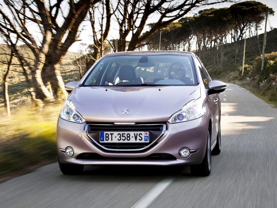  Peugeot 208 5-Door 2012 года  (фото 62 из 73)